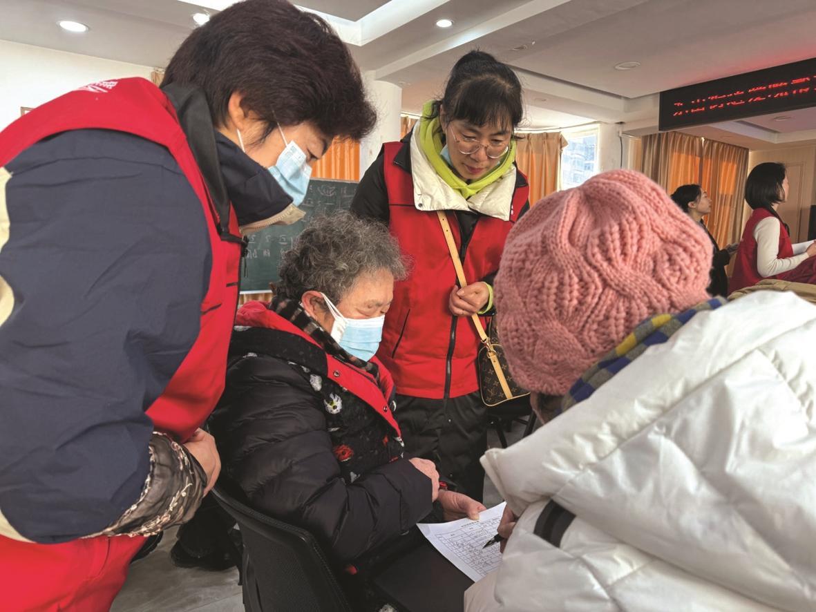 烟台传媒集团小报童慈善义工管理中心联合多部门举办爱晚帮扶公益行