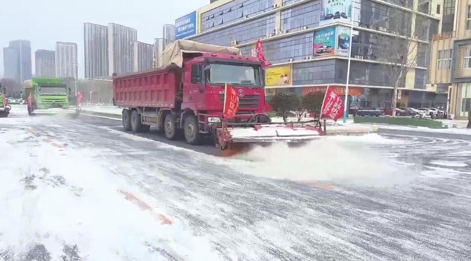莱山区：清雪防滑保畅通