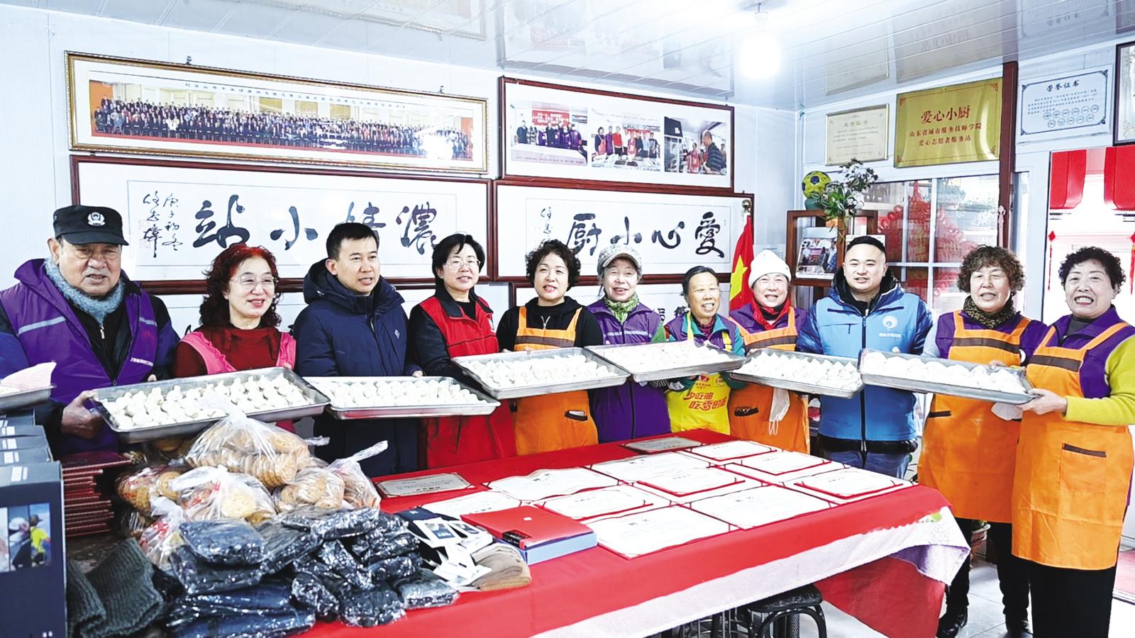 烟台道德先锋志愿服务大队爱心小厨：免费饺子宴一办十年