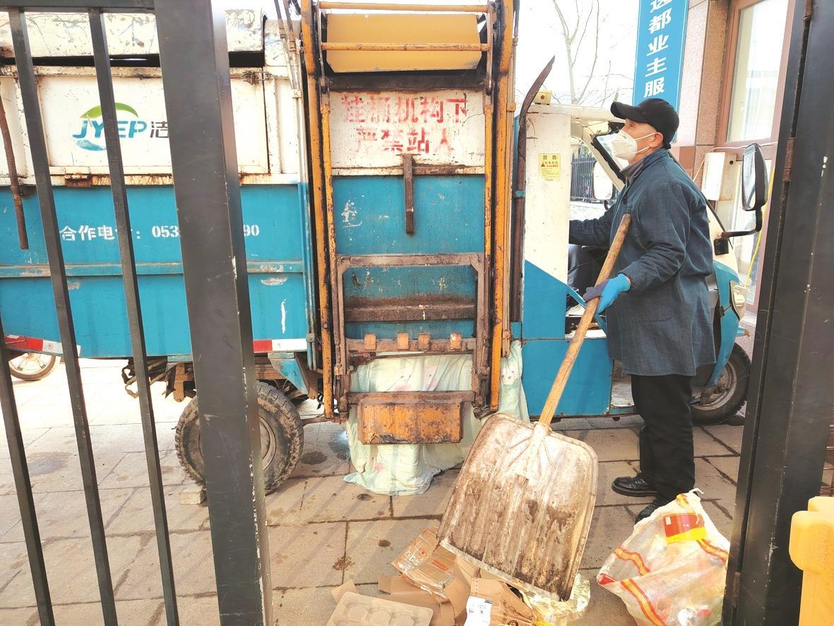烟台小区垃圾清运工马增顺：凌晨5点半起床，还居民一片洁净