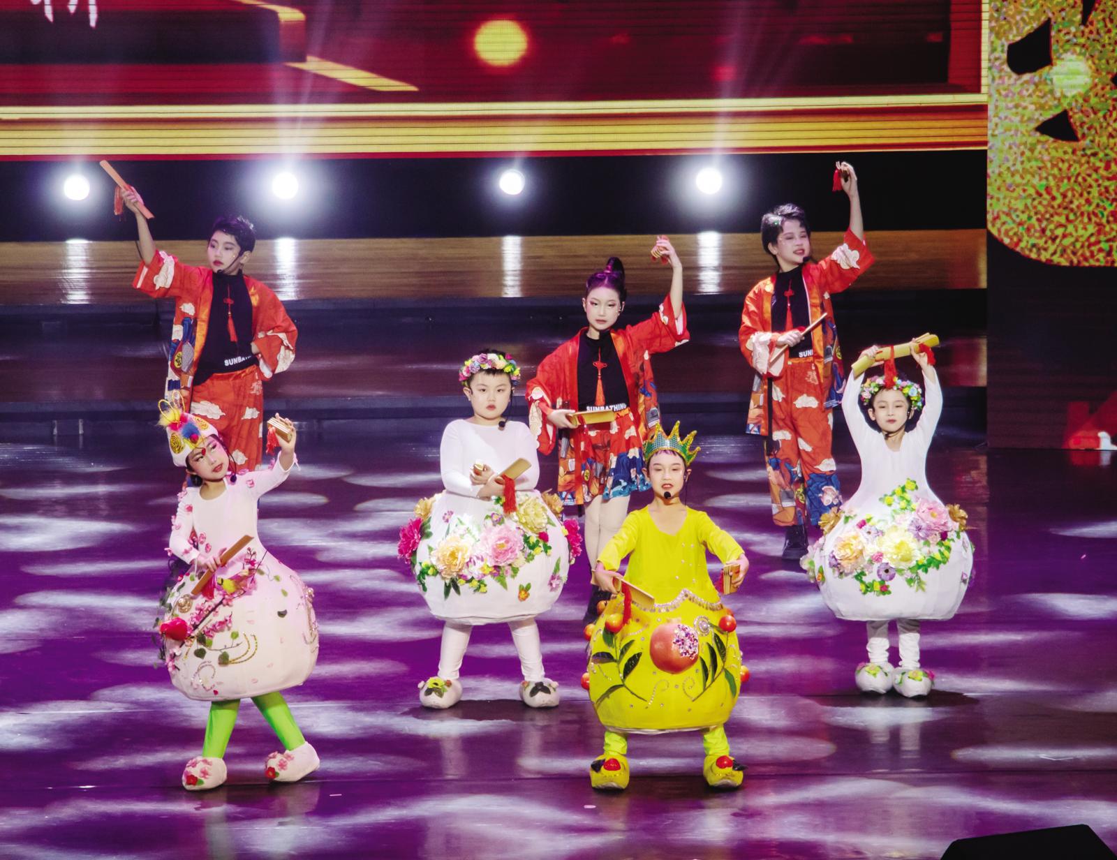 2024年烟台市百姓春晚精彩上演，开启了全城互动的文艺大联欢