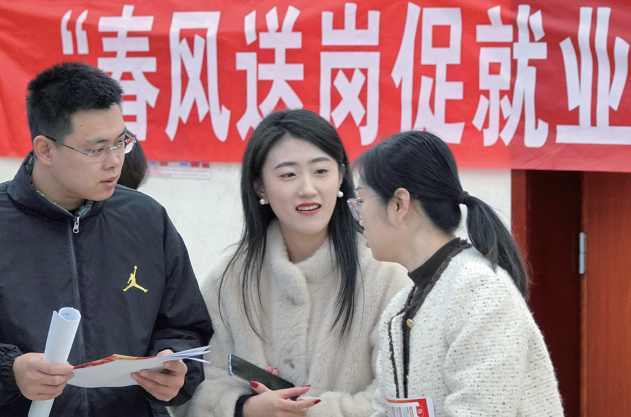 烟台今春将送出10万个就业岗位 首场招聘会吸引2000余名求职者
