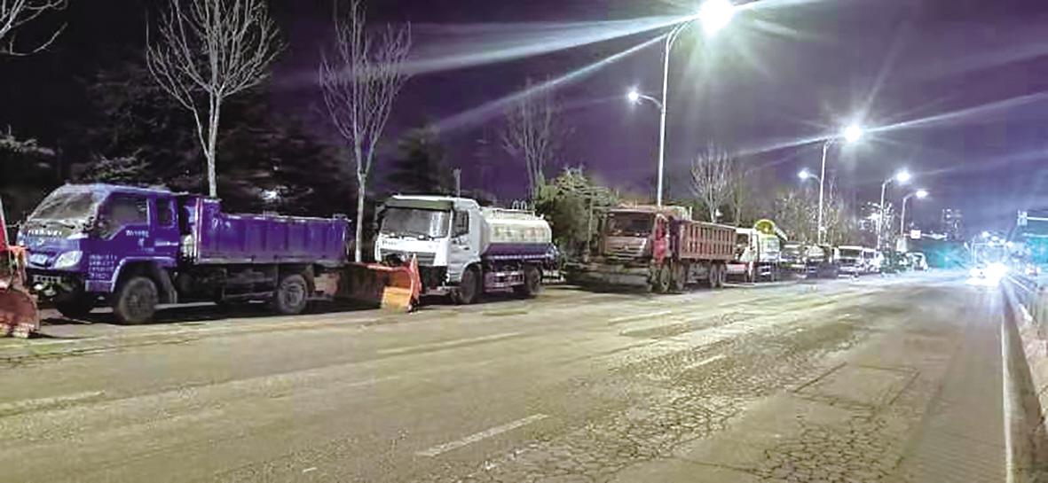 烟台清雪防滑队员提前集结“等雪”