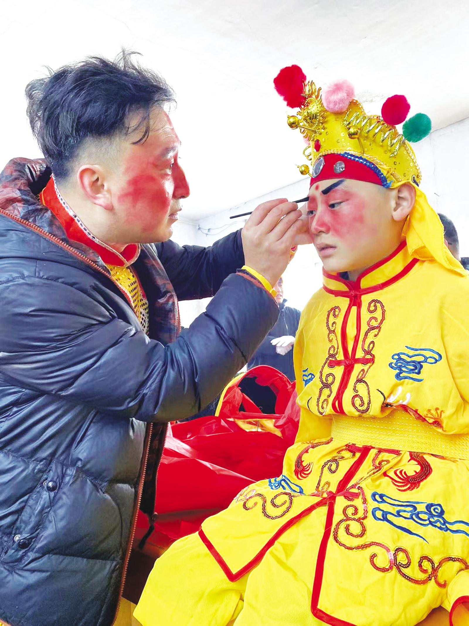 一个烟台出租车司机的大秧歌“传承”：父子齐上阵 舞出年味来
