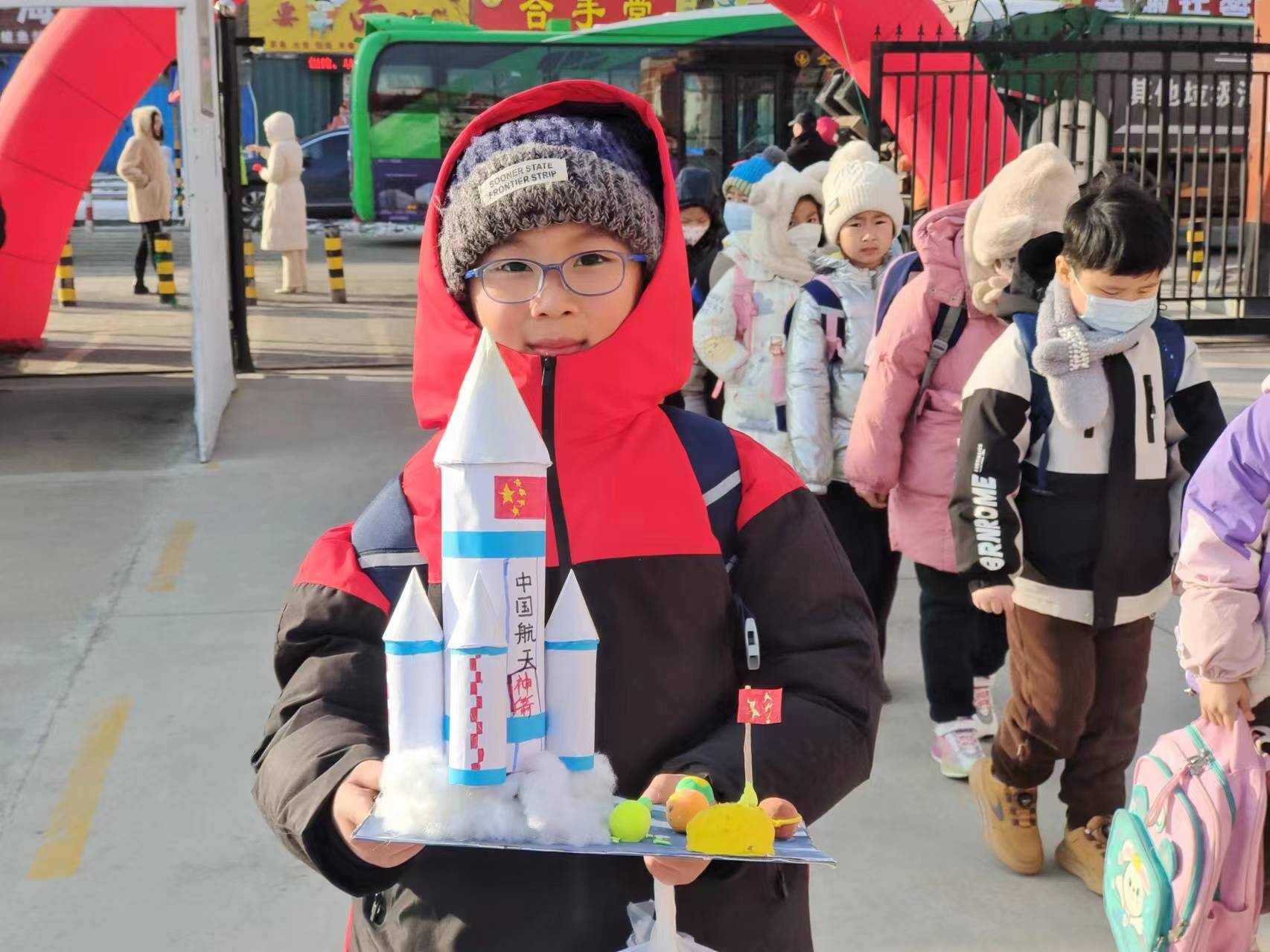 开学日|祥发小学：带着手制火箭模型开学啦！
