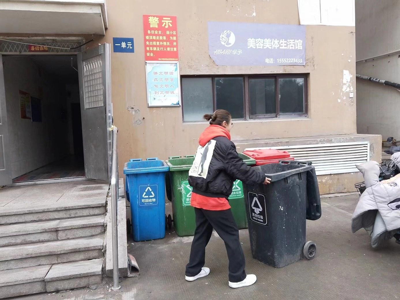 网格员门雪凤：把居民当成亲戚朋友处