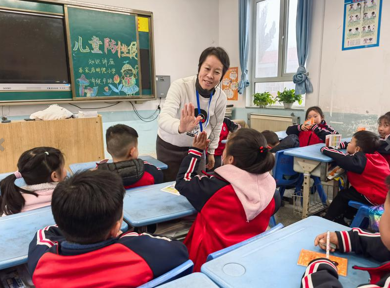 “女童保护”儿童防性侵知识讲座走进烟台两所小学