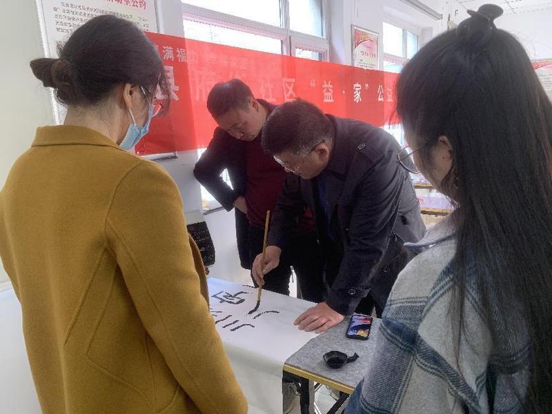 社区开上公益课 门门老师是大拿 福山区县府街社区常年举办益·家公益课堂