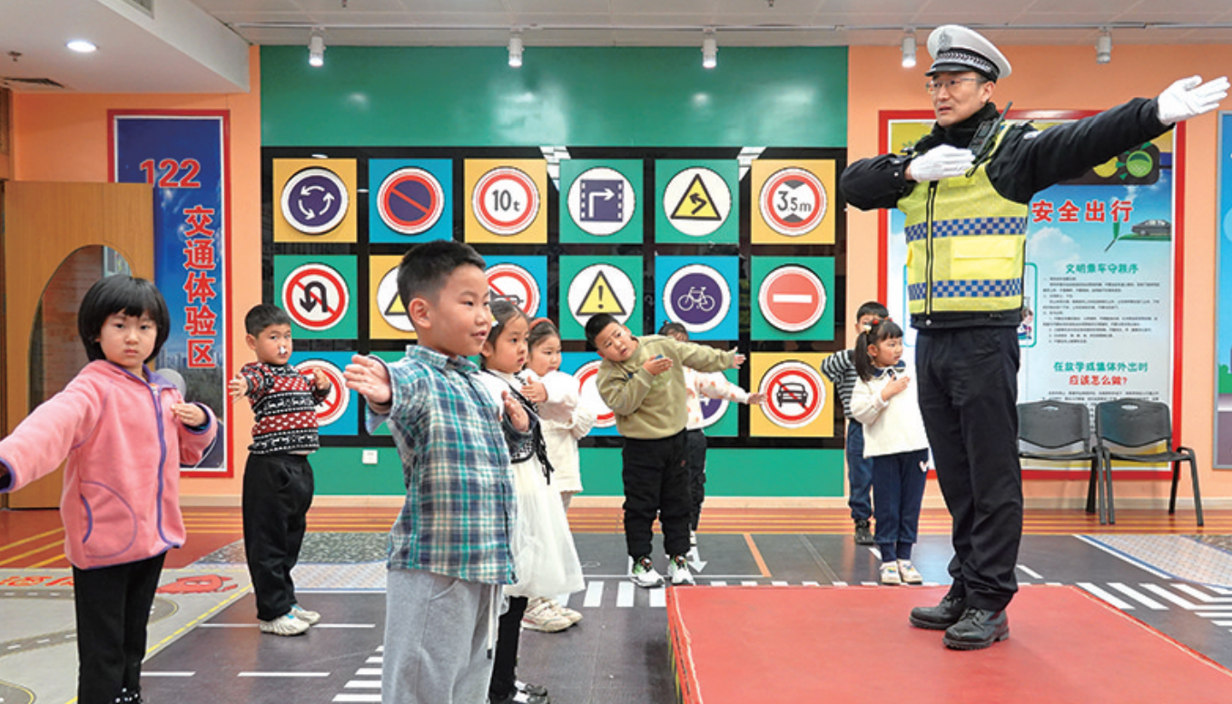 图片新闻|烟台市多部门共同开展安全教育活动 提高学生安全防范意识