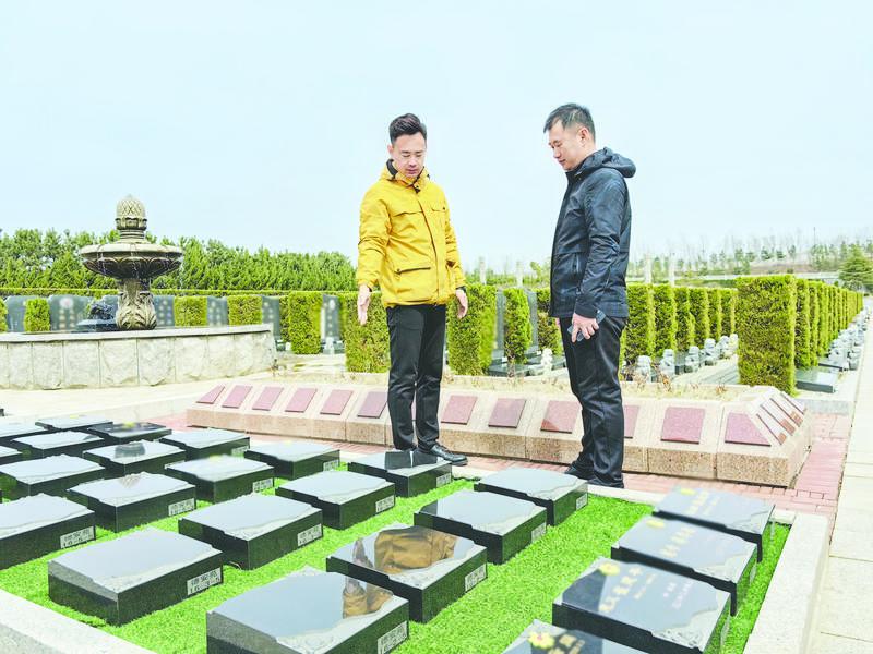越来越多市民选择环保节地生态葬 烟台市部分生态葬已售罄