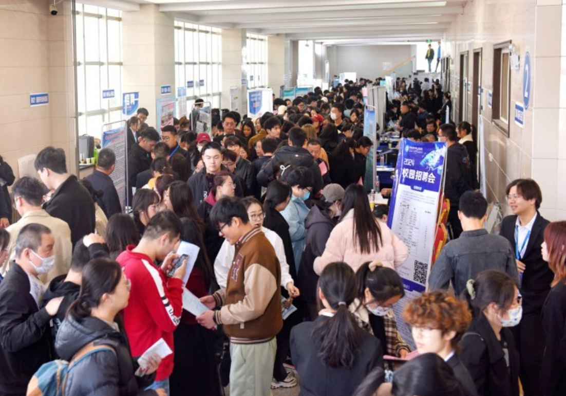 医学人才筑梦烟台 2300余人达成就业意向