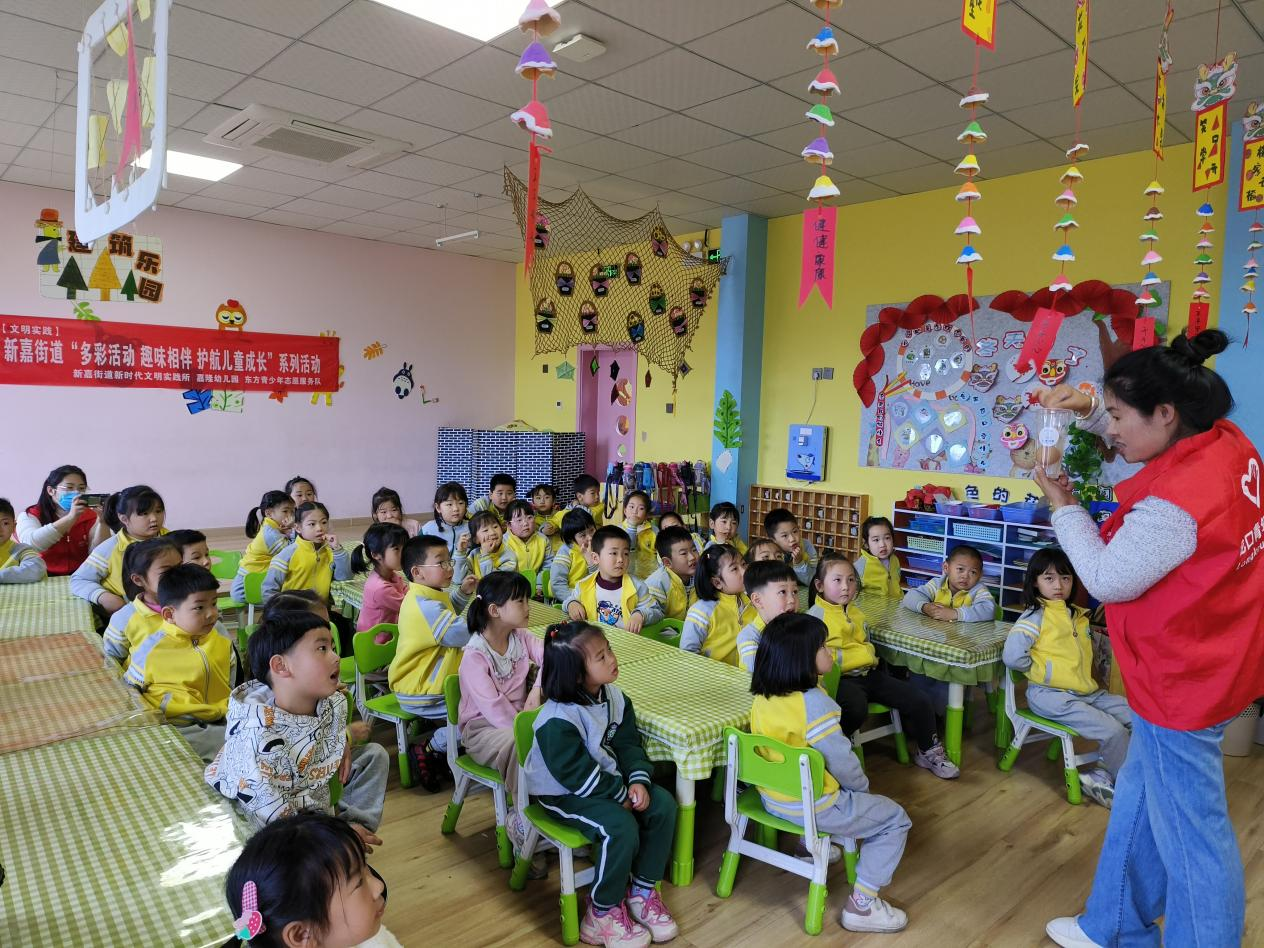 龙口市新嘉街道：多彩活动趣味相伴 助推全环境立德树人