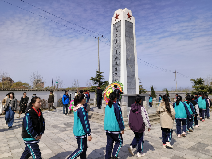 龙口市新嘉街道：缅怀革命先烈 国防教育在我心 构建全环境立德树人新格局
