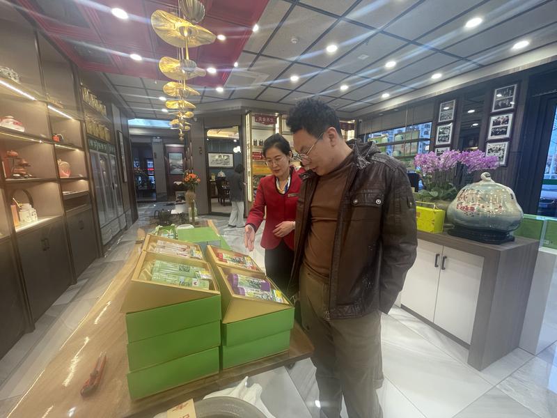 烟台春茶飘香上市，单价差出几千元