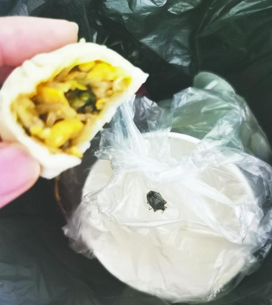 烟台：美团优选上买的包子吃出虫子 生产商电话打不通，客服不予回复