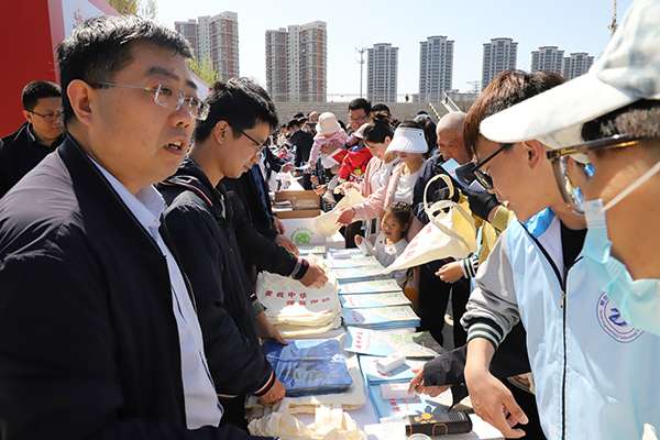烟台黄渤海新区举办“4·15”全民国家安全教育日和国防动员宣传活动