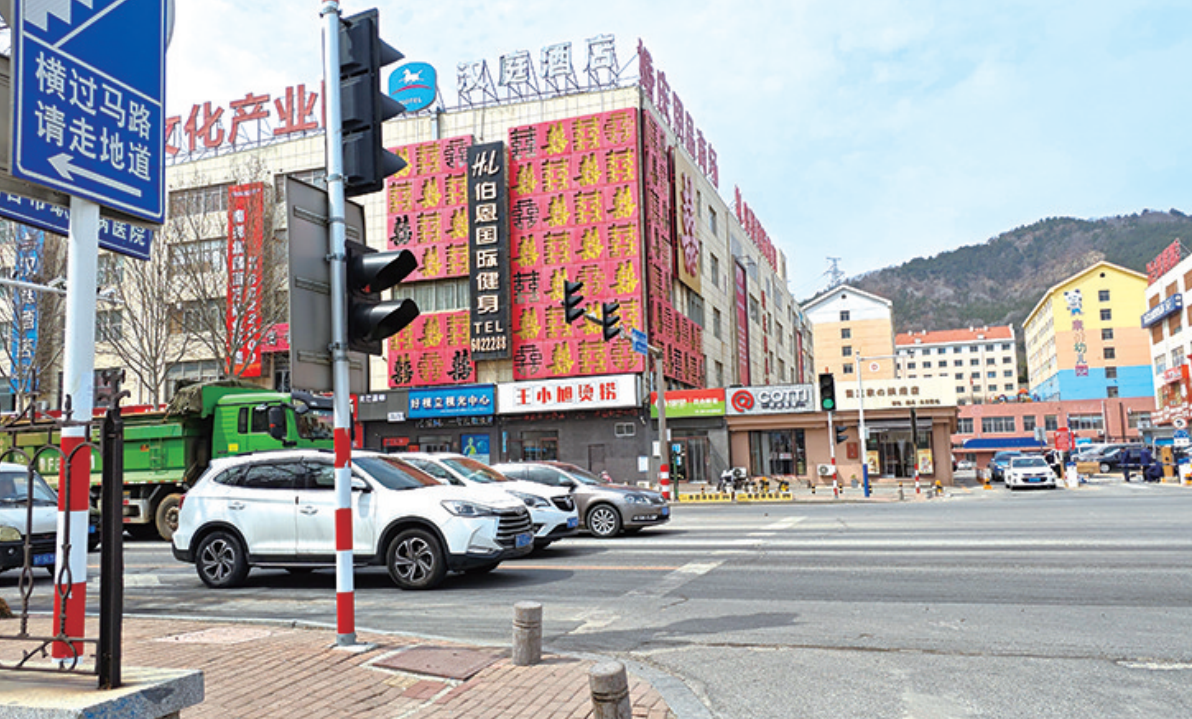 民意通|烟台青年南路与荣尧街路口无斑马线 交警：附近设有地下通道