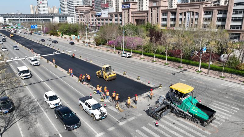 双向十车道，莱山区华庭路与学院西路路口主路完工