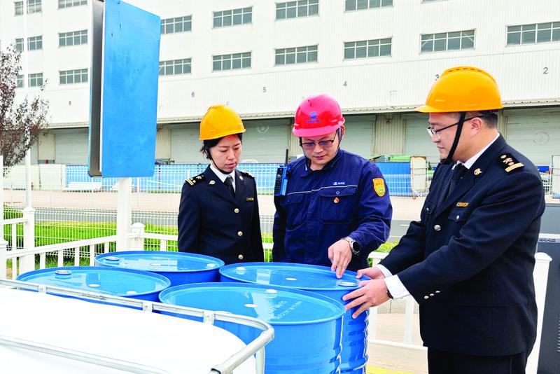 稳扎稳打有干头|生产申报放行一天完成 烟台海关“批次检验”改革使作业时效提升90%