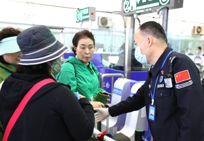 烟台港再迎大规模境外旅游团 烟台边检站高效保障通关