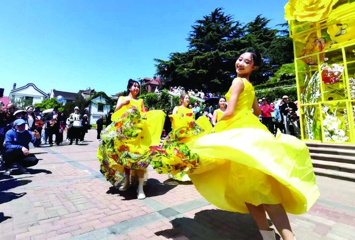 火！华晨宇演唱会燃爆开唱 烟台五一“人从众”模式已开启