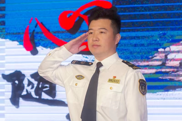看见 | 这位烟台青年，为啥这么优秀？