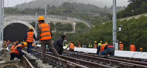 潍烟高铁蓁山线路所道岔施工提前竣工