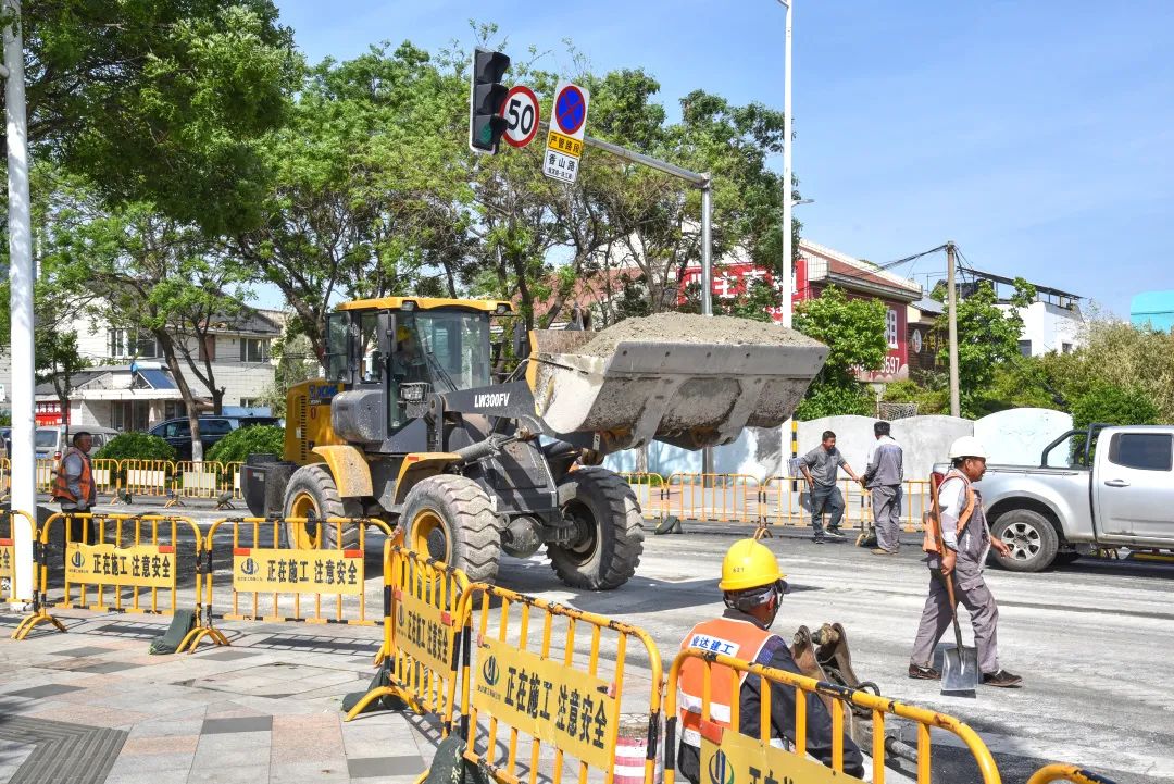 市政道路精细养护！ 烟台黄渤海新区持续优化出行环境