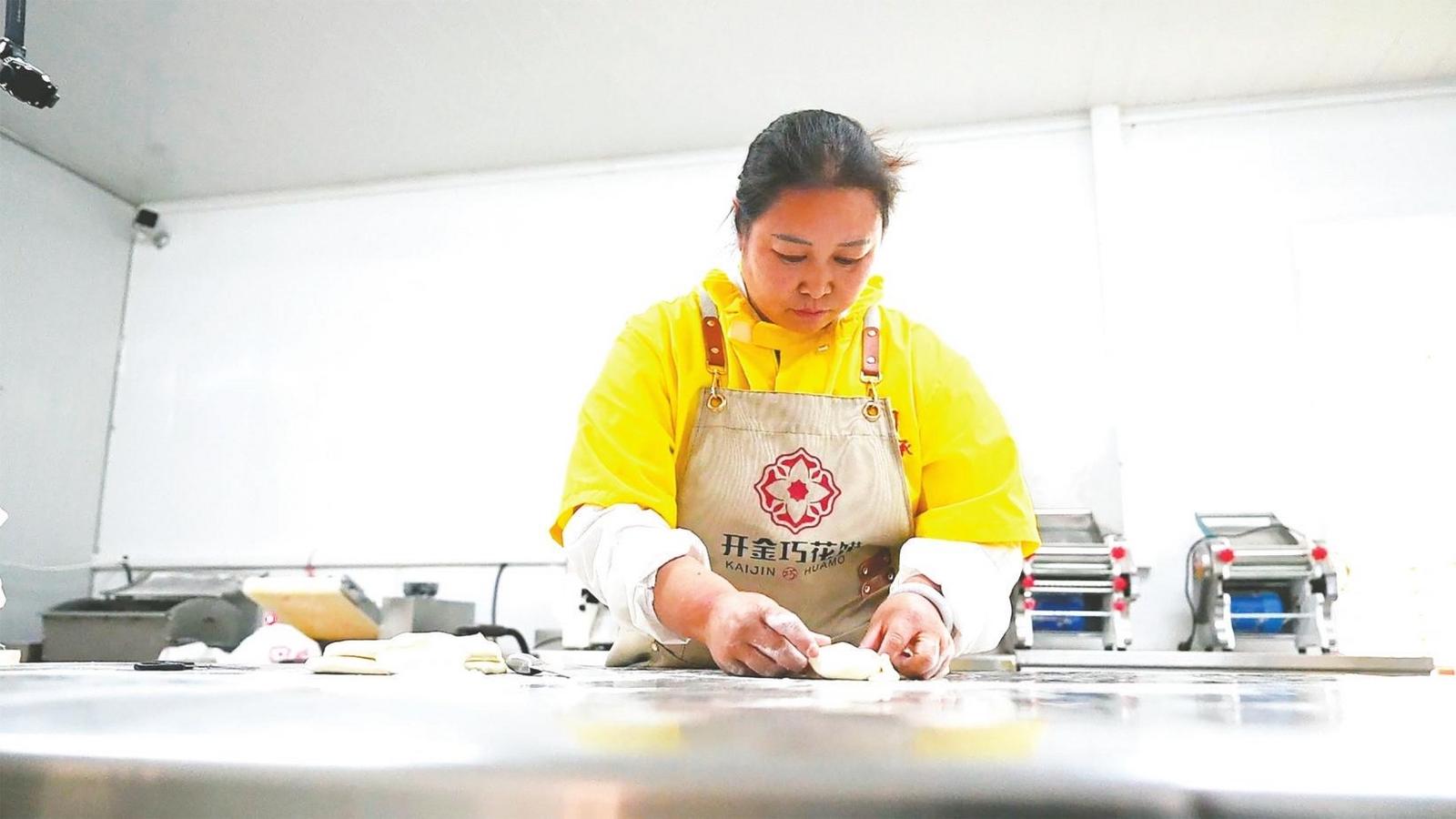 胶东花饽饽、豆面灯碗非物质文化遗产传承人刘少莉——巧手捏出大乾坤