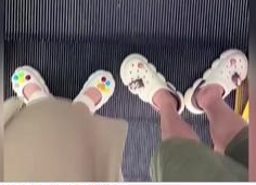女子穿7cm洞洞鞋摔成粉碎性骨折！这种鞋很多人爱穿