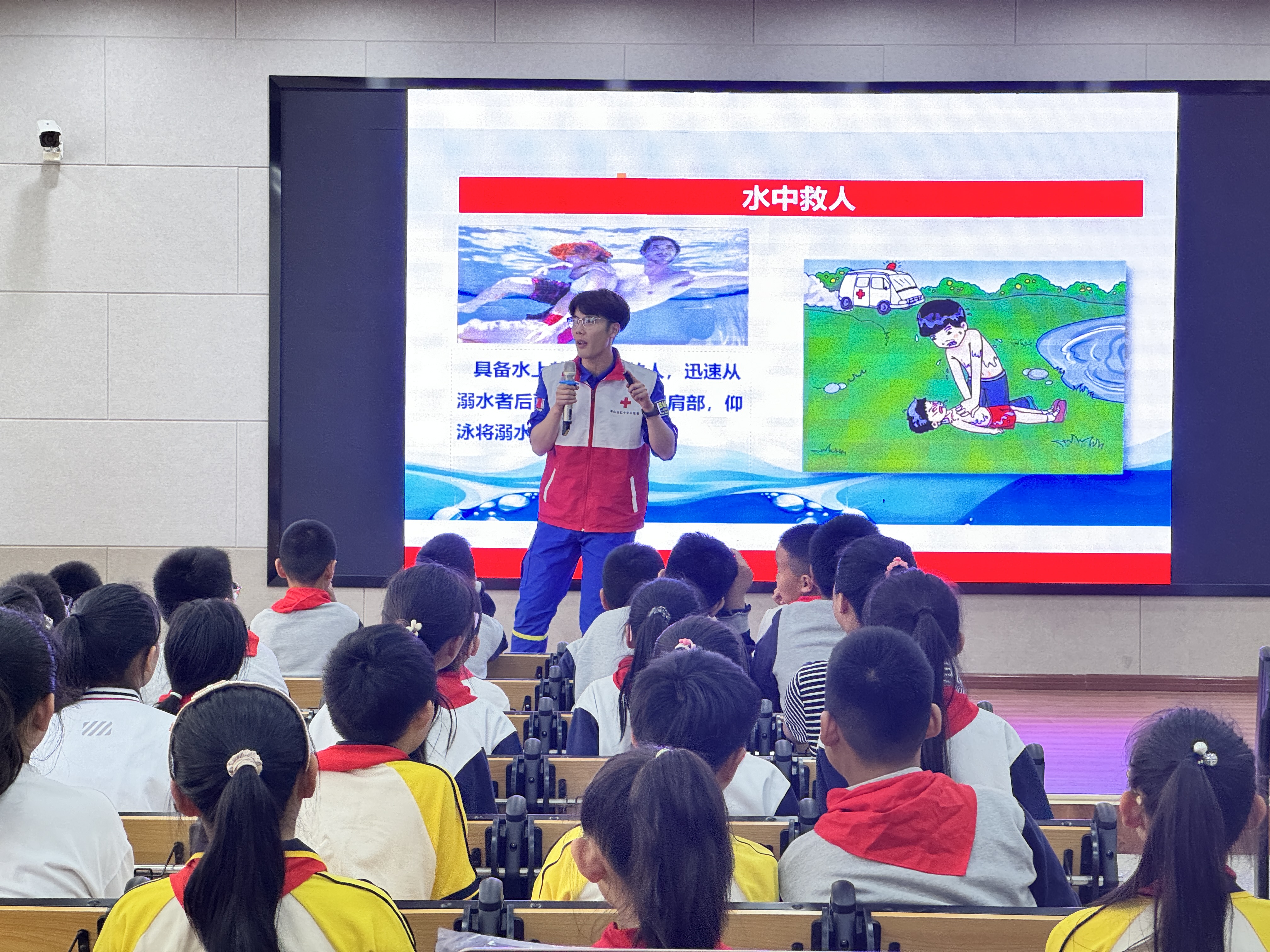 夏季已到，小心溺水！蓝天救援队走进山水龙城小学，开展防溺水主题宣讲！