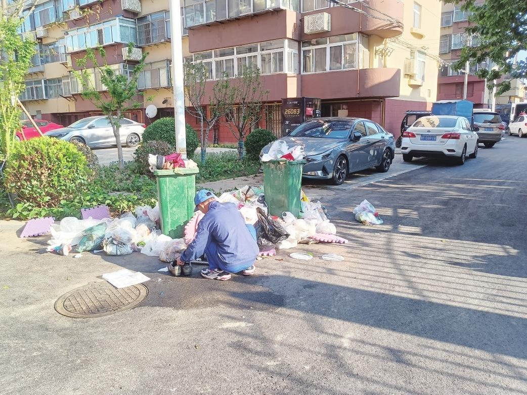 民意通|芝罘区广丰街垃圾桶太少 污渍和异味让居民苦不堪言