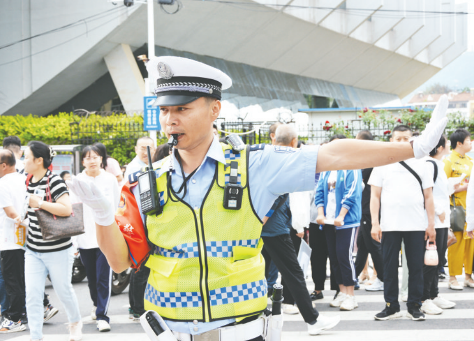 你在场内奋战我在场外陪“烤”