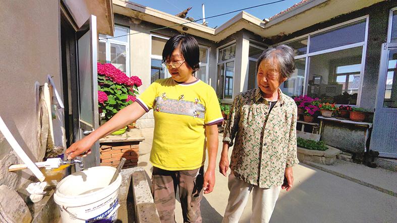 芝罘区楚恒社区改造自来水管道 600余户居民喝上放心水