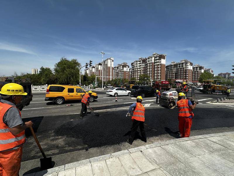 莱山区开展市政道路沥青路面集中维修工作