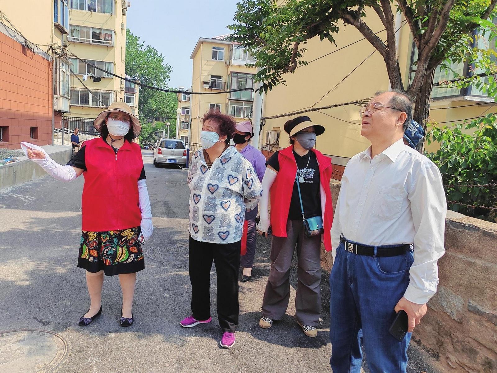 芝罘区新海阳志愿者田燕：高温下全方位巡格巡查