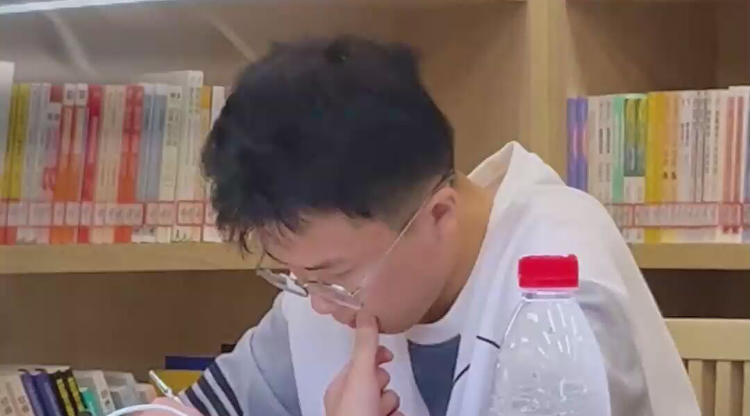 七月盛夏，图书馆成为暑期最“热”人气集聚打卡地，点燃了济宁不一样的火热夏天。