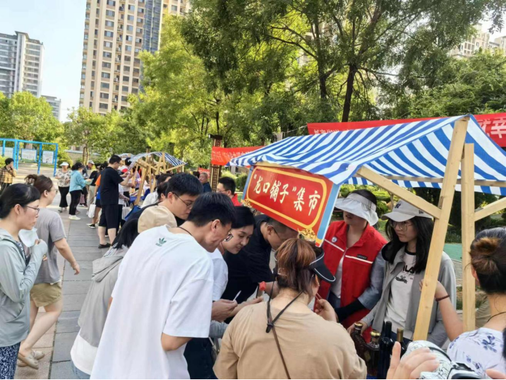 政务公开“赶大集” 为民服务零距离