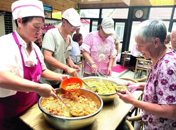 福山区解决老年人吃饭难问题 “一餐热饭”背后的力量