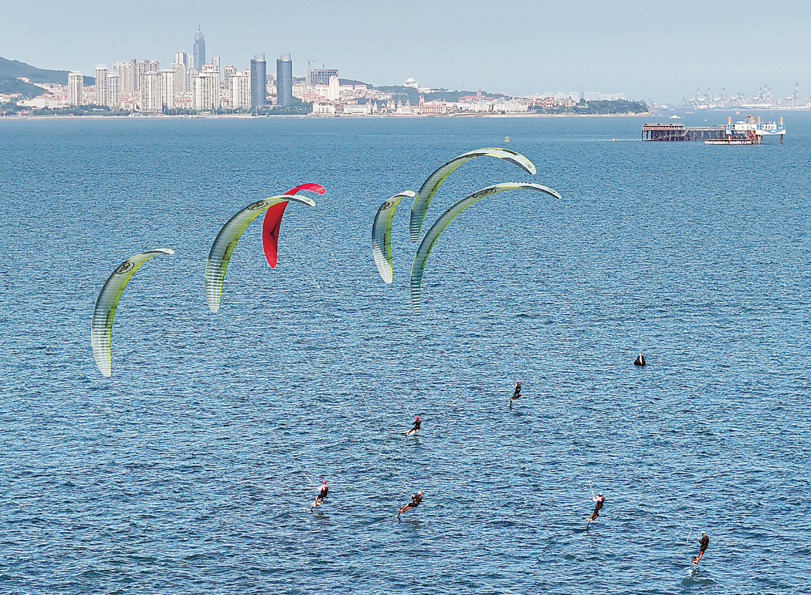 图片新闻|碧海逐浪 乐享秋日