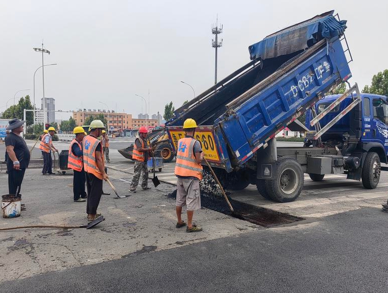 芝罘区环海路与烟台港2号门路口道路坑洼修好了