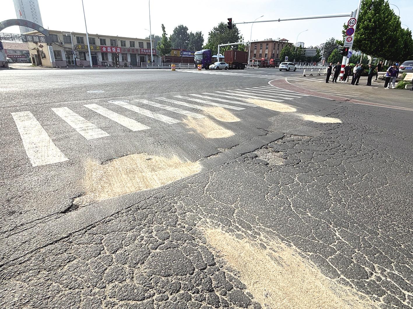 有道路权属争议的 环海路坑洼修好了