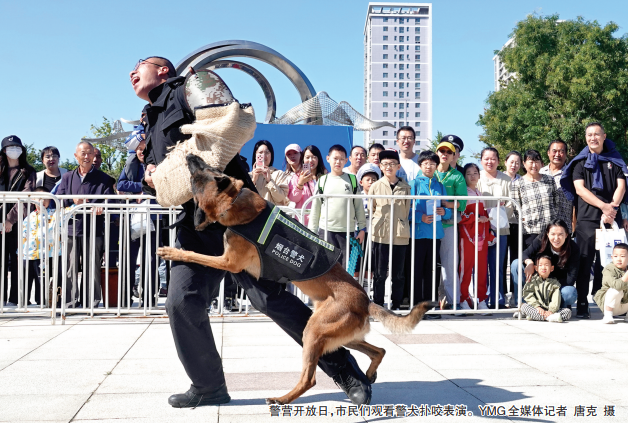 图片新闻|警营开放日 汪汪亮绝活