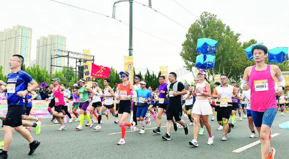 7000余名跑步爱好者参加“招远黄金马拉松”