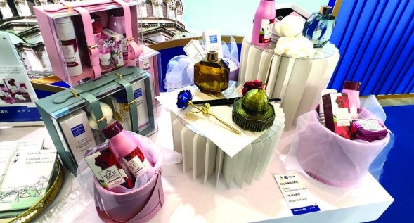 波兰的瓷器、捷克的水晶制品……中东欧好品乘“中欧班列”而来