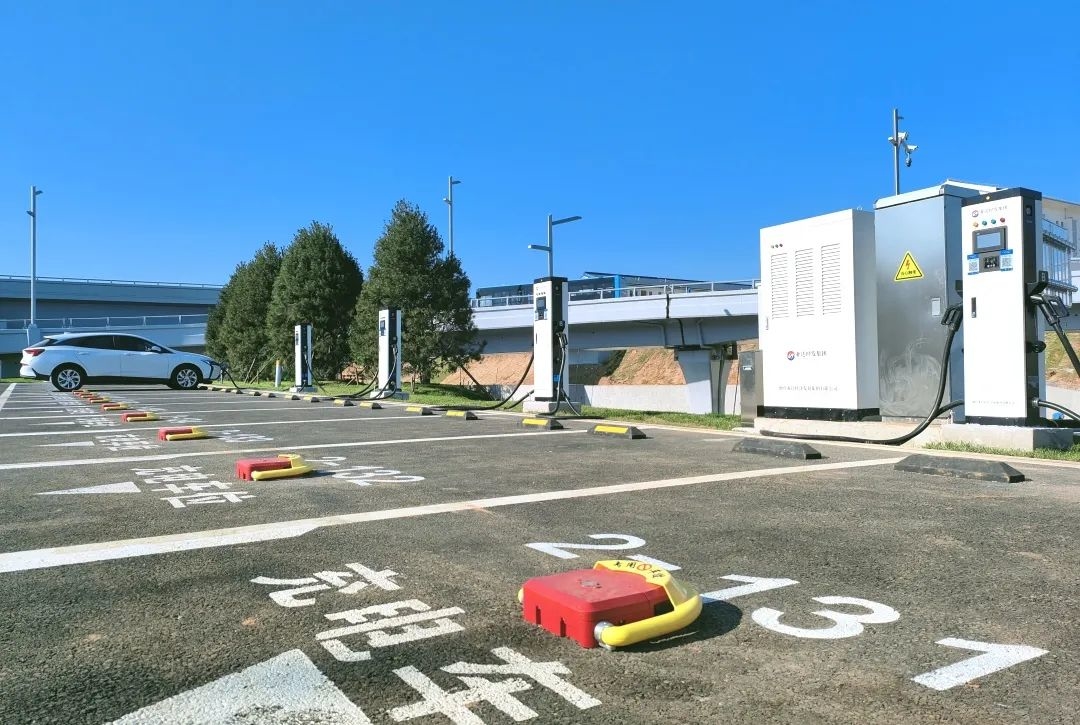 潍烟高铁烟台西站公共充电场站投入运营