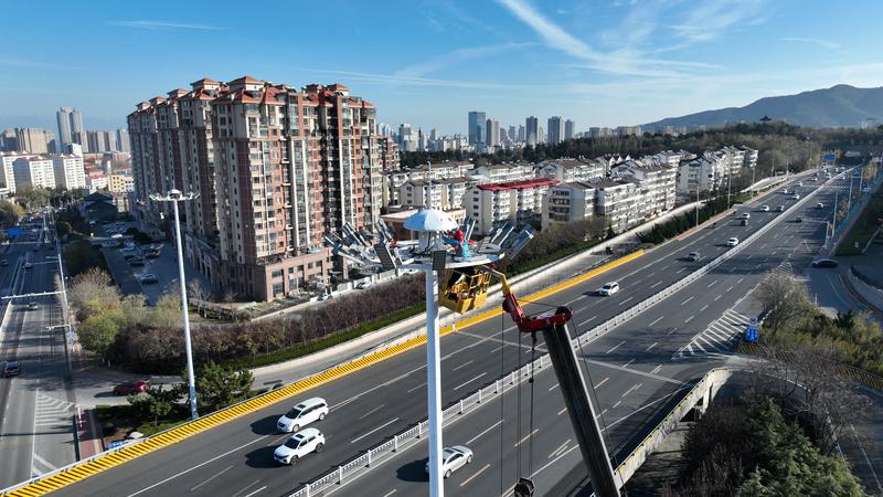 烟台开启路灯深度检修，照亮冬日夜晚出行路