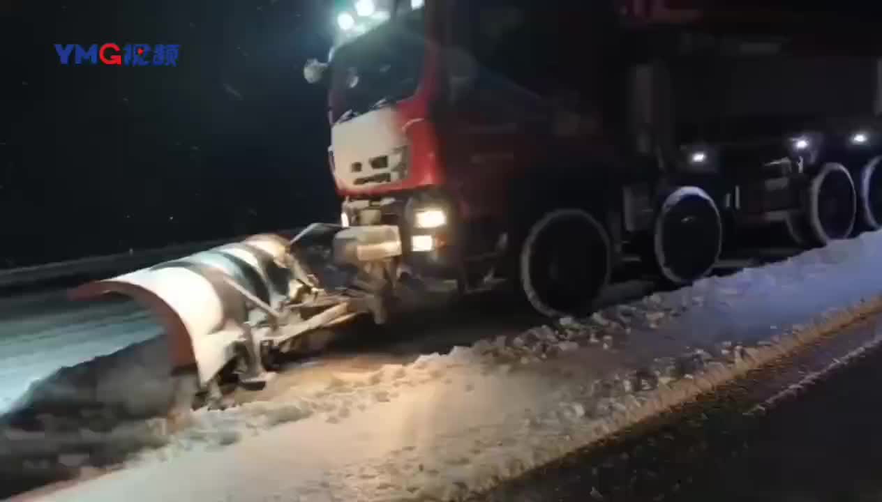 烟台再迎降雪，公路部门迅速处置路面冰雪