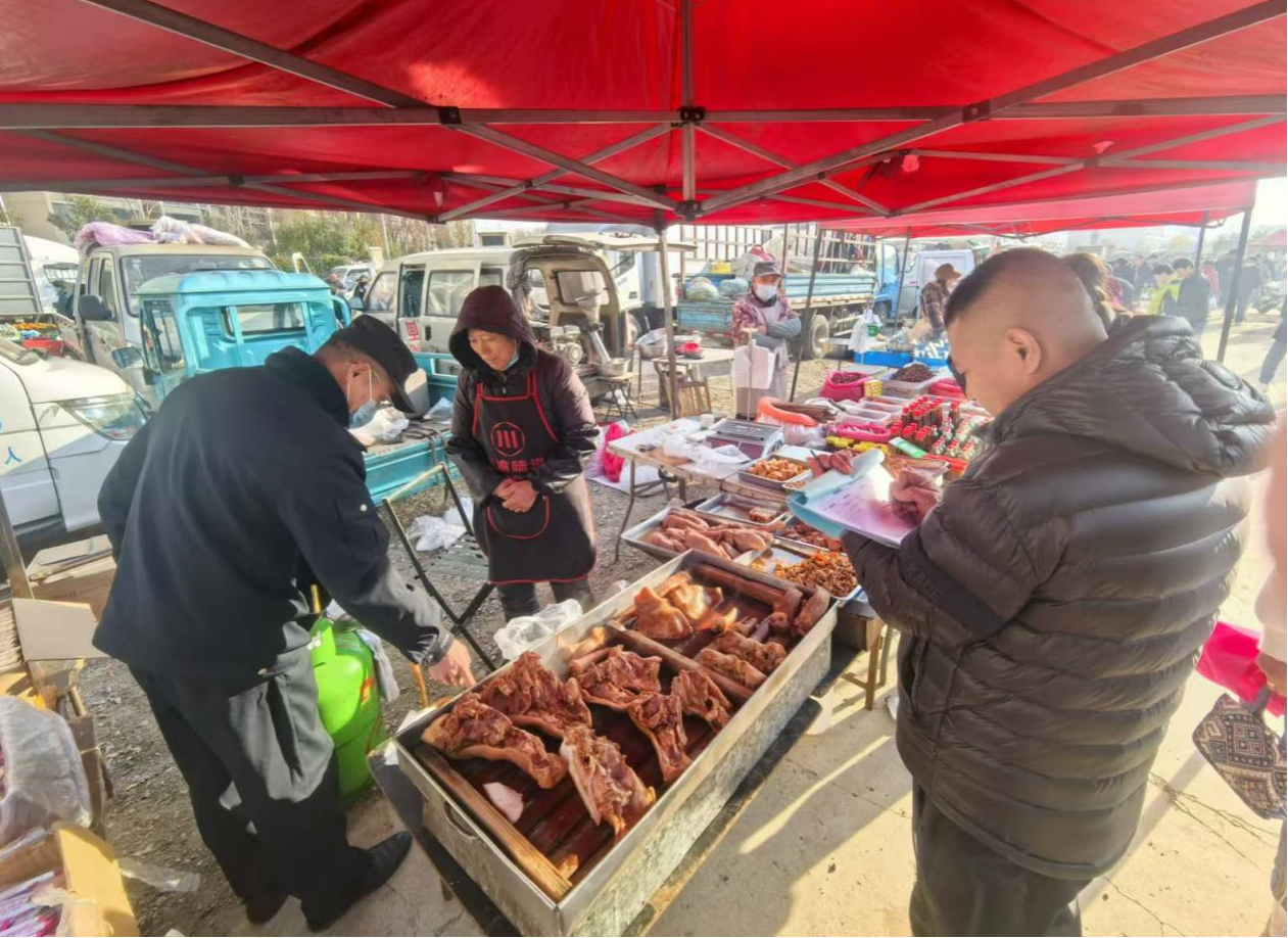 烟台黄渤海新区综合行政执法局城市管理三队开展冬季集市燃气使用专项检查行动