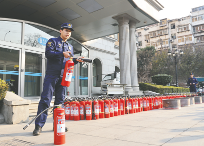 烟台市消防救援支队普及消防安全知识，确保冬季消防安全